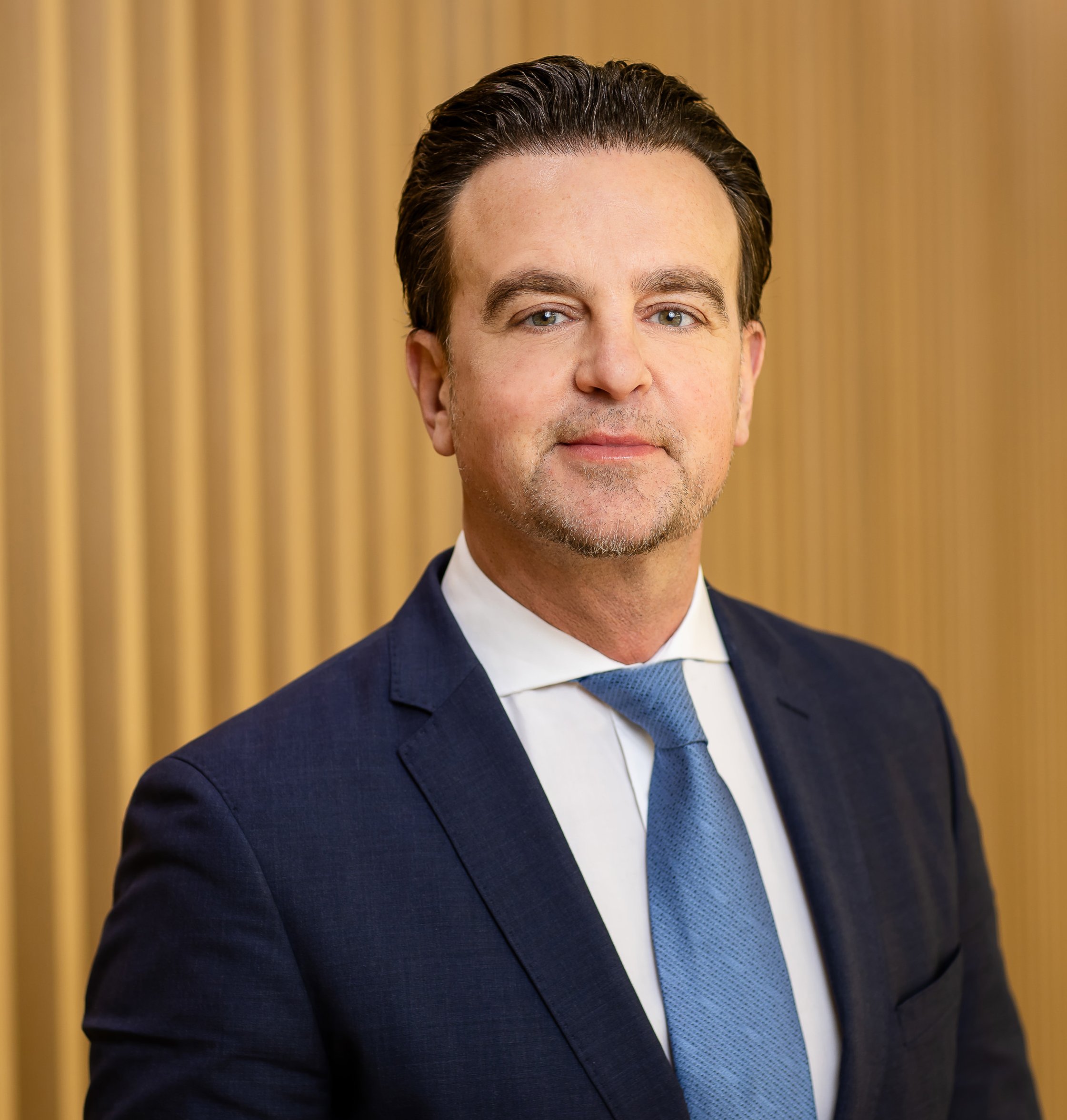 Portrait-Foto von Alexander Oppenhäuser