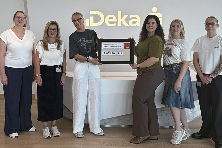 Deka Azubis bei der Zeugnisübergabe