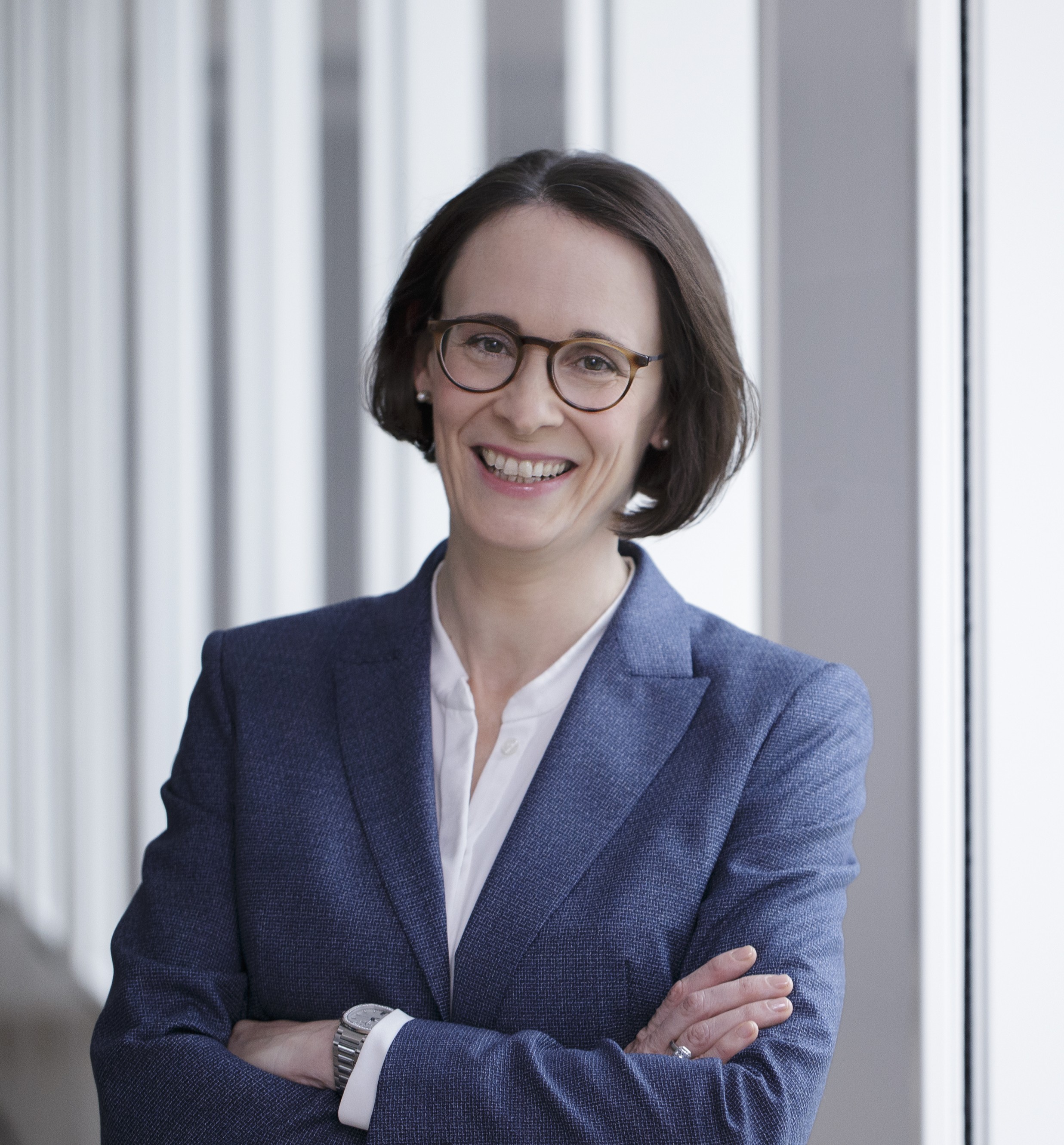 Portrait von Birgit Dietl-Benzin, Mitglied des Vorstands der Deka