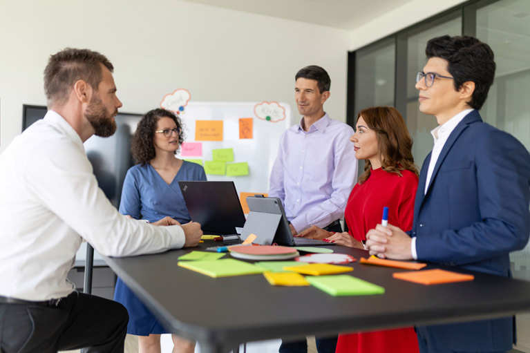 Deka-Mitarbeitende in einem Workshop